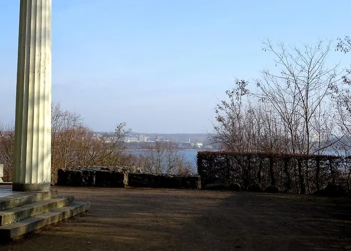 Neubrandenburg-Wasser,Natur,Zentrum,Ladestation Fuer E-Autos